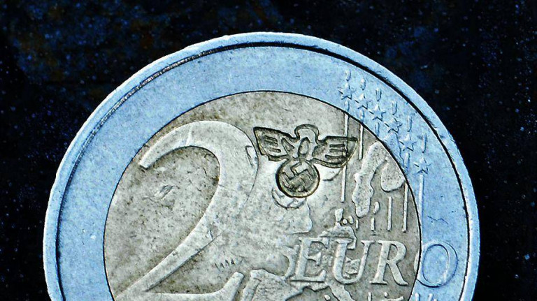 2 EUR + svastika 